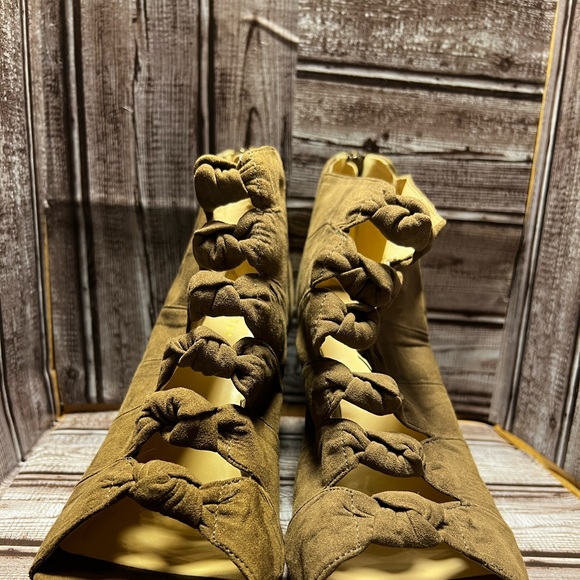 Metaphor woman’s Chelsea ankle  boots - Picture 2 of 16